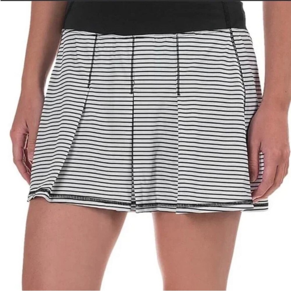 Kyodan Striped Black and White Athletic Golf Pickleball Mini Skort